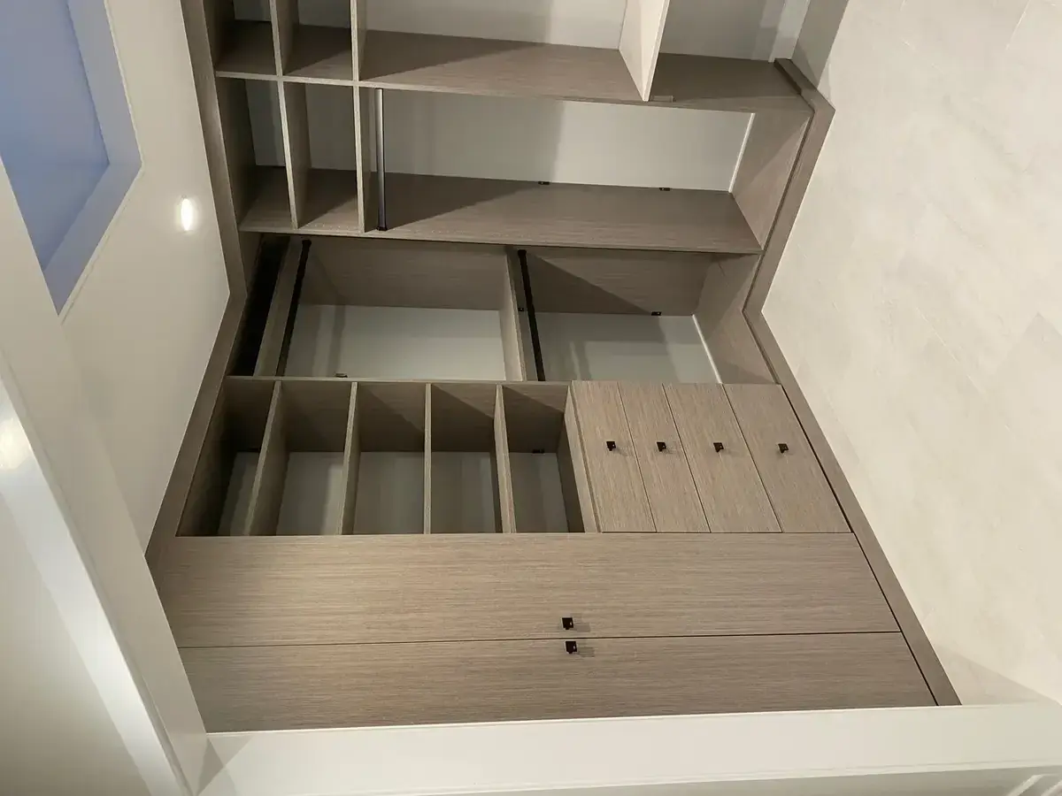 Pull-Out Tie Rack